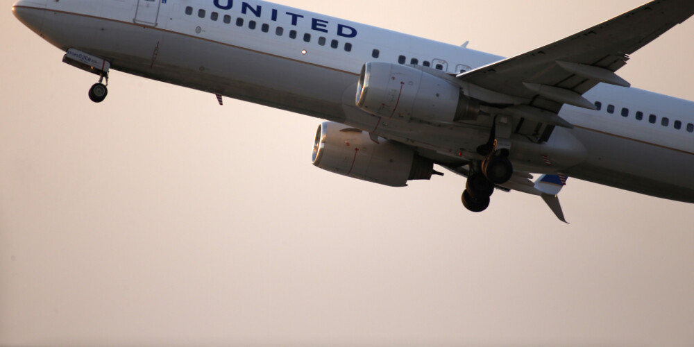 "United Airlines" darbinieki iesēdina 14 gadus vecu zēnu lidmašīnā uz nepareizo valsti