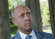 Burovam pagaidām nav skaidrs, kā atrast kompromisu starp "Saskaņas" un "Neatkarīgo deputātu frakcijas" uzstādījumiem.