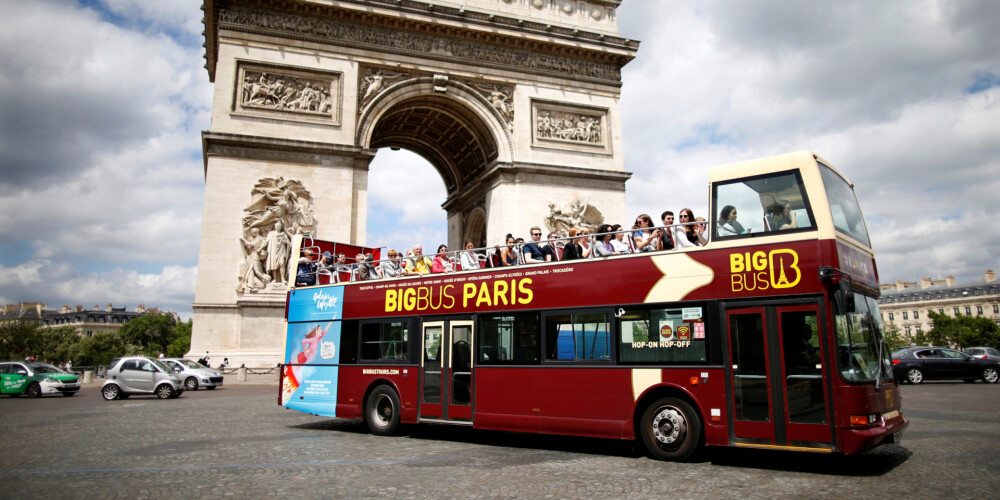 Parīze pošas aizliegt tūristu busus, lai cilvēki sāktu staigāt