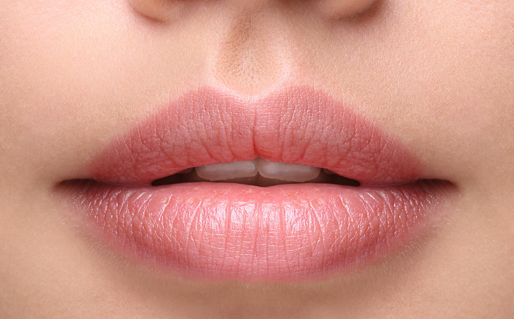 Особенности симптома при котором губы соленые? Почему так бывает и что делать?