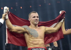 Latvijas bokseris Mairis Briedis pēc uzvaras ringā, kur cīnījās Pasaules boksa supersērijas (WBSS) pusfinālā smagajā svarā (līdz 90,7 kilogramiem) ar poļu bokseri Kšištofu Glovacki "Arēnā Rīga".