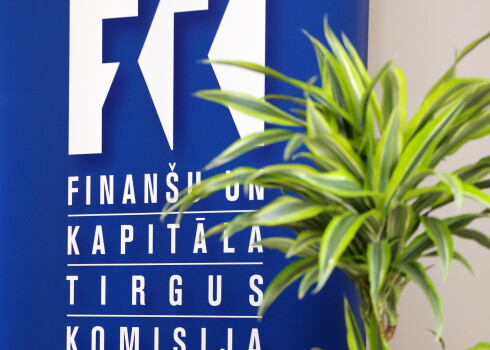 Finanšu un kapitāla tirgus komisijas logo.