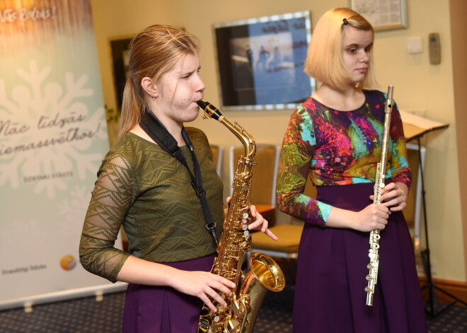 Neredzīga skolniece absolvē Babītes vidusskolu