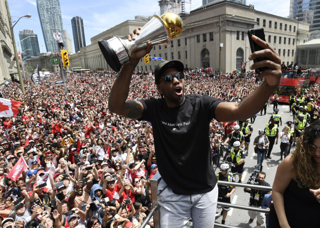 NBA čempions Kavai Lenards izvēlējies pievienoties "Clippers", kas sastāvu papildinās arī ar Polu Džordžu