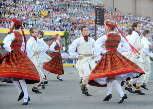 Dziesmu un deju svētku tradīcijas uzturēšanai diasporā atvēl 70 000 eiro