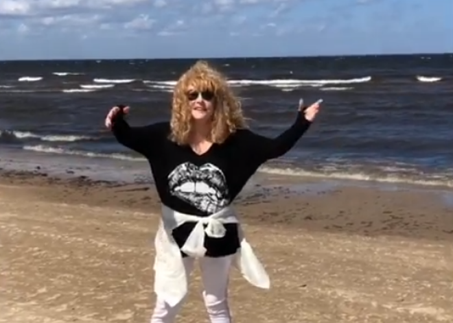 "Лизок и ее глазок": Алла Пугачева поделилась первым фото дочери из Юрмалы