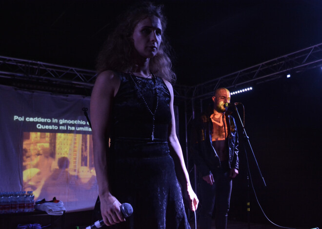 "Pussy Riot" koncertē Alabamā, protestējot pret abortu aizliegumu