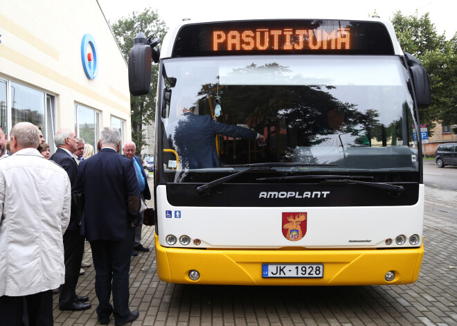 Jelgavas pusē pamatīgie satiksmes ierobežojumi ievērojami traucē sabiedriskajam transportam