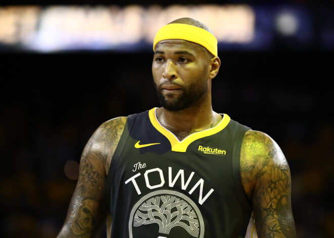 Uz "Lakers" pošas arī centra spēlētājs Demarkuss Kazinss