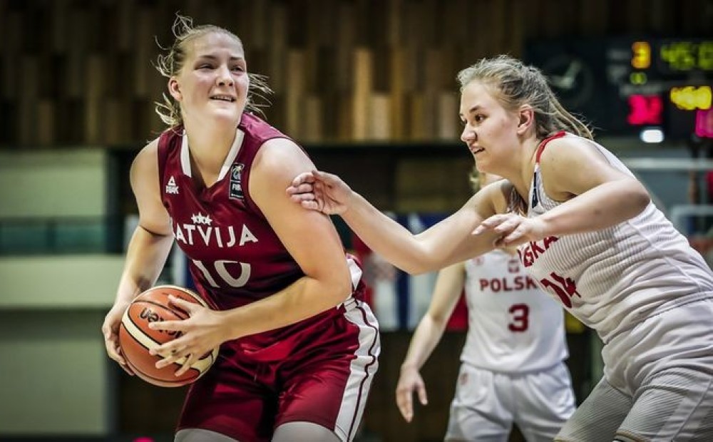 Lauras Melderes iespaidīgais sniegums palīdz U-18 basketbolistēm Eiropas čempionātā pieveikt Poliju
