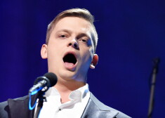 Baritons Kalvis Kalniņš uzstājas Rīgas Ziemassvētku koncertā Ķīpsalas hallē.