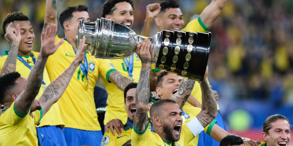 Mesi prognoze piepildās: Brazīlijas futbolisti triumfē "Copa America"