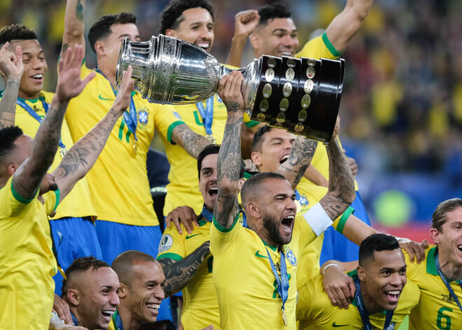 Mesi prognoze piepildās: Brazīlijas futbolisti triumfē "Copa America"