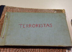 Mape no lietas izskatīšanas ar uzrakstu "teroristi".