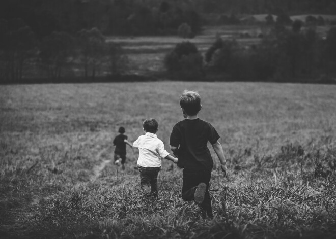 "Kāpēc jums to bērnu vajag, un kur jūs viņu liksiet?" - lai adoptētu bērnu, rindā jāgaida līdz pat četriem gadiem