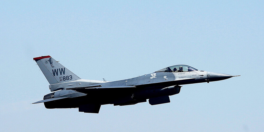 Bulgārija panākusi vienošanos ar ASV par astoņu reaktīvo iznīcinātāju F-16 iegādāšanos saviem gaisa spēkiem.