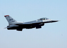 Bulgārija panākusi vienošanos ar ASV par astoņu reaktīvo iznīcinātāju F-16 iegādāšanos saviem gaisa spēkiem.