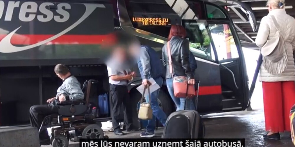 Pasažierim ar invaliditāti, kurš gribēja no Rīgas doties uz Daugavpili, galvaspilsētas autoostā durvis deguna priekšā aiztaisīja starptautiskās autopārvadātāju firmas “Lux Express” šoferis.