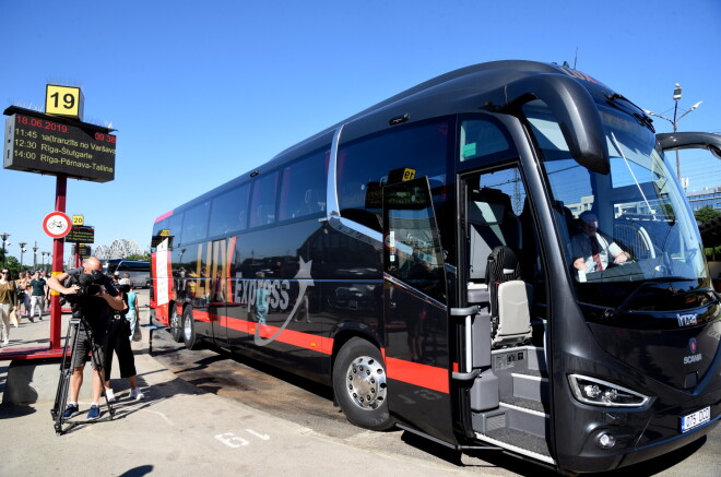 Lai arī Igaunijas pārvadātājs “Lux Express” savus autobusus dēvē par moderniem un komfortabliem, invalīdiem ratiņkrēslā tajos nav vieta.