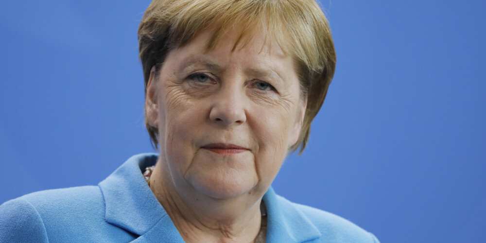 Merkele beidzot komentē savdabīgo trīci un kratīšanos, ko mediji fiksējuši jau reizes četras