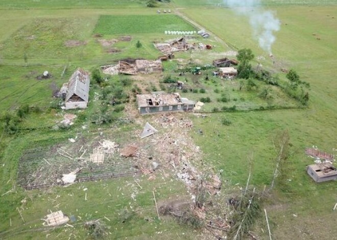 Самоуправление Балвского края выплатит пяти хозяйствам, пострадавшим во время смерча, в общей сложности 7 525 евро