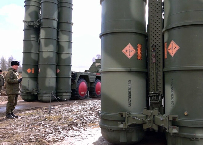 Krievija sākusi piegādāt Turcijai pretgaisa aizsardzības sistēmas "S-400"