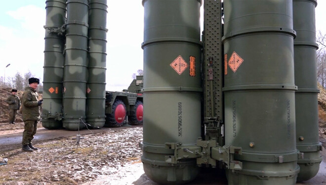 Pretgaisa aizsardzības raķešu sistēmas "S-400".