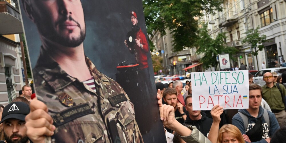Itālijā ukraiņu karavīram par žurnālista un tulka nāvi Donbasā piespriež 24 gadus cietumā