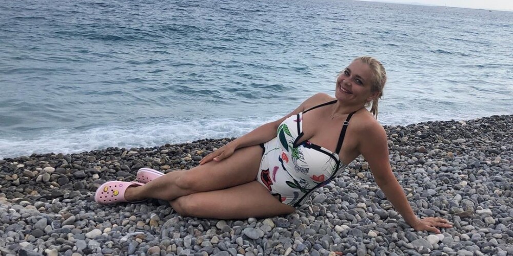41-летняя Ирина Пегова блеснула пышными формами в купальнике
