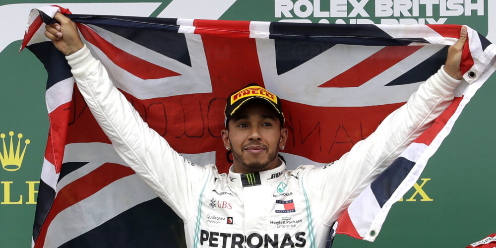 Hamiltons izcīna drošu uzvaru dzimtās Lielbritānijas "Grand Prix", kamēr Fetels piedzīvo kārtējo fiasko