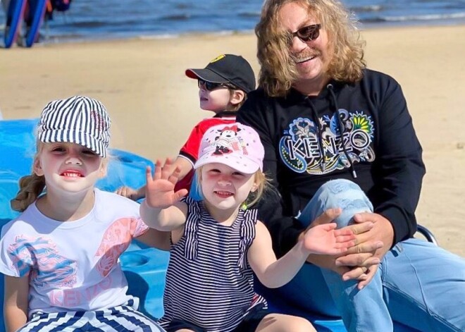 Николаев поделился фото детей Пугачевой и Галкина с пляжа в Дзинтари