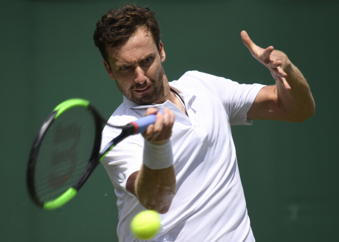 Gulbis atkrīt uz 131. vietu; Daniils Medvedevs debitē ATP labāko desmitā