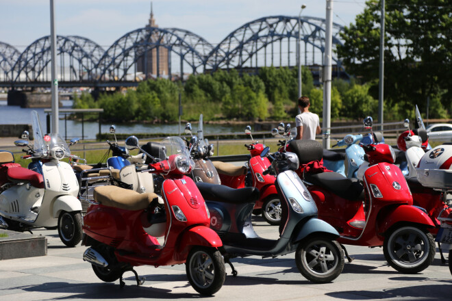  	"Vespa" ir slavenākais un izplatītākais motorollers pasaulē.