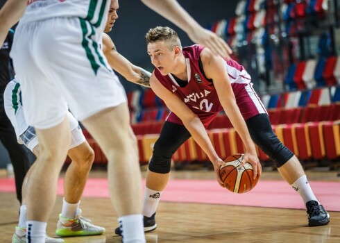 Latvijas U-20 basketbolisti Eiropas čempionāta astotdaļfinālā piekāpjas Lietuvas vienaudžiem