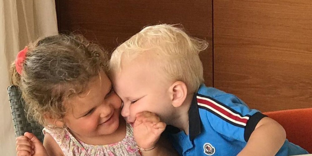 "Не рановато?": Ксения Собчак показала, как ее 2-летний сын целует девочку