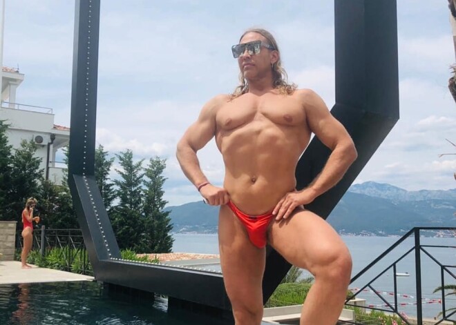 Сергей Глушко лишил Instagram дара речи своими танцами в микро-плавках