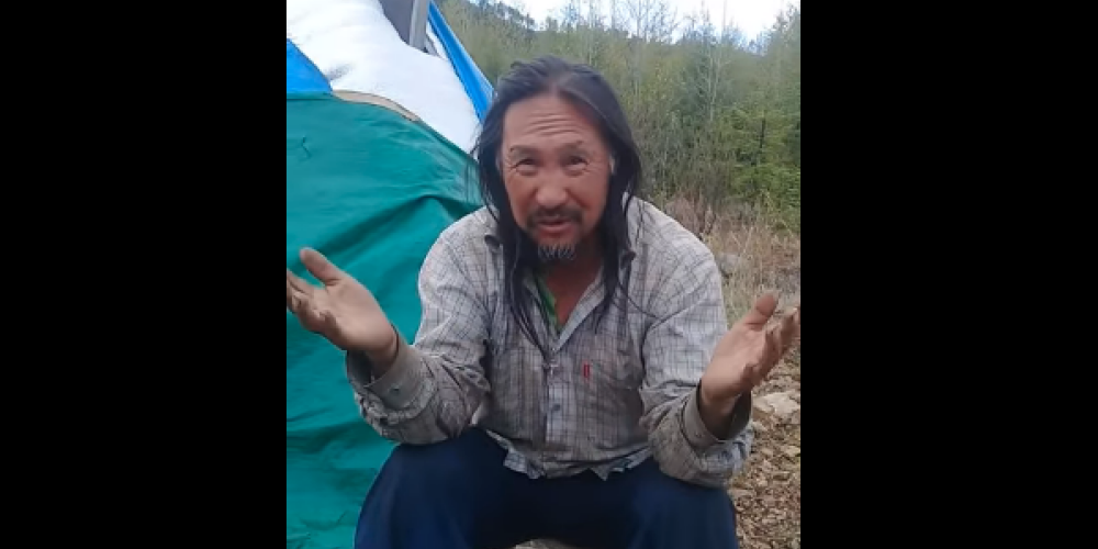 Šamanis no Jakutijas kājām dodas uz Maskavu izdzīt Putinu