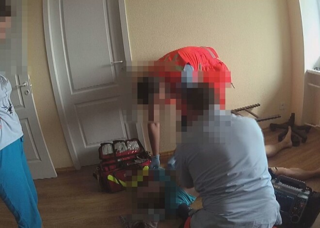 Полиция приехала в Кенгарагс спасать котят, но пришлось оказывать помощь не только им