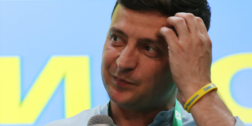 Sākotnējie rezultāti: Ukrainas parlamenta vēlēšanās pārliecinoši uzvar Zelenska partija