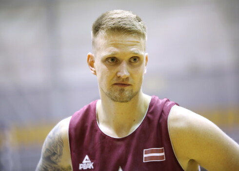 Latvijas vīriešu basketbola izlases spēlētājs Aigars Šķēle.