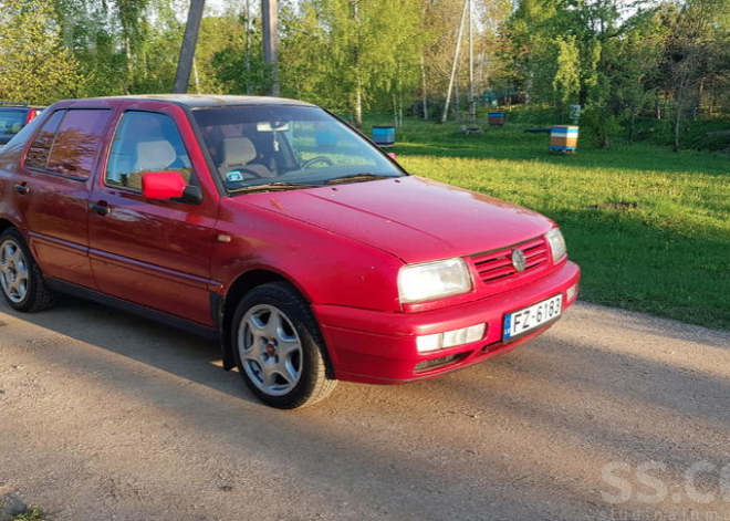 Tehniski šis auto esot vēl spraunāks par rīta stieni, apgalvo tā līdzšinējais saimnieks.