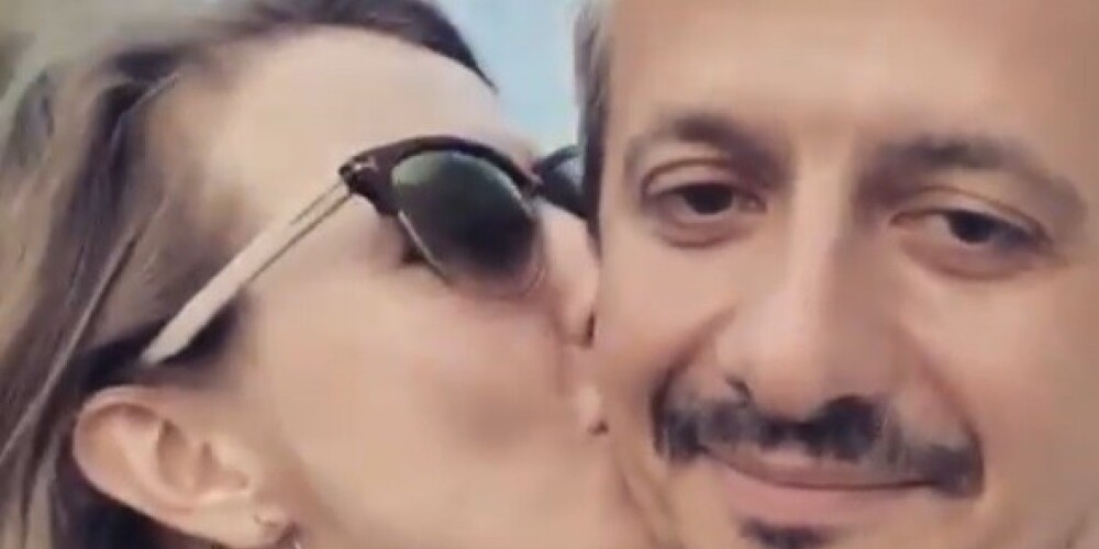 Видео: Ксения Собчак на камеру поцеловала Константина Богомолова