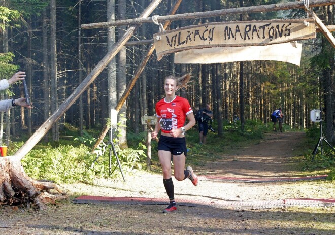 Tukuma Sēmes pagasta Āžu kalnā sestdien, 27. jūlijā, no trijiem pēcpusdienā sāksies Vilkaču maratons: 42 kilometri, 2000 plus augstuma metri, septiņas stundas un krēsla. Šajās sacensības būs iespēja izbaudīt kalnu skriešanu tepat Latvijā.