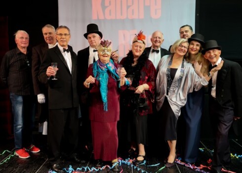 Latvijā viesojas Sidnejas Latviešu teātris un spēlē mierlaika kabarē