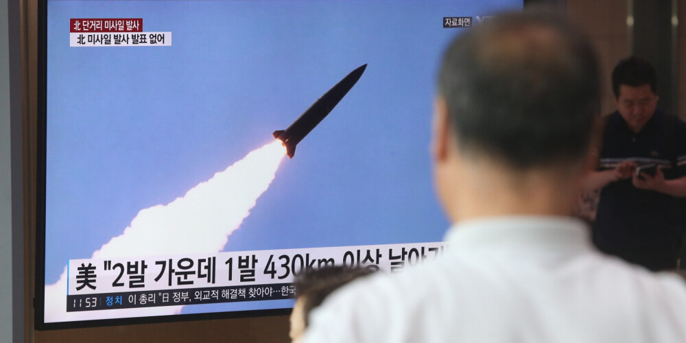 Ziemeļkoreja izmēģinājusi jauna tipa raķeti, kas aizlidojusi 690 kilometrus tālu