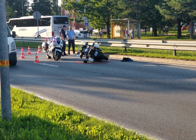 Kā šobrīd klājas trim policistiem, kuri cieta vakardienas trillerī ar pakaļdzīšanos