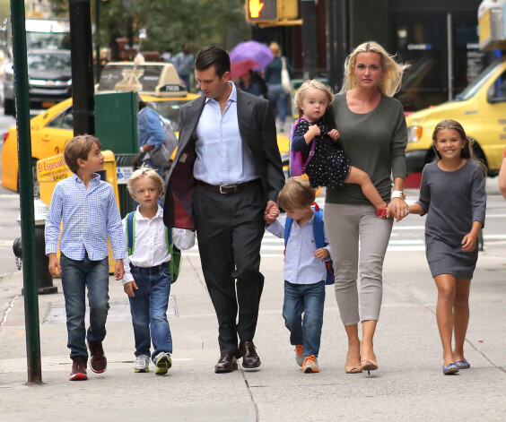 Donalds Tramps juniors ar sievu Vanesu un pieciem kopīgajiem bērniem 2016. gadā. Pēc Vanesas iniciatīvas pāris pērn oficiāli šķīra 12 gadus ilgušo laulību.