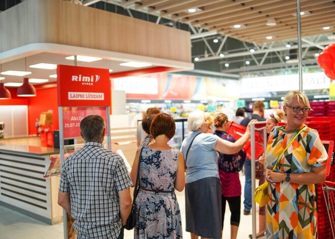 Jaunais "Rimi" hipermārkets atvērts lielveikalā "Ozols" (vecajā "Galeria Azur").