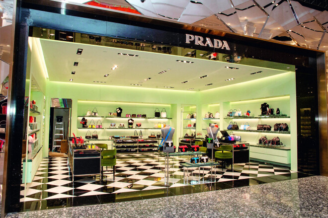 Prada veikals Saks Fifth Avenue Ņujorkā, 2019.