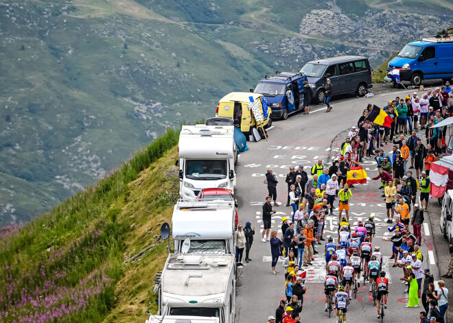 Nibali izcīna uzvaru pirmspēdējā "Tour de France" posmā; Bernals saglabā vadību